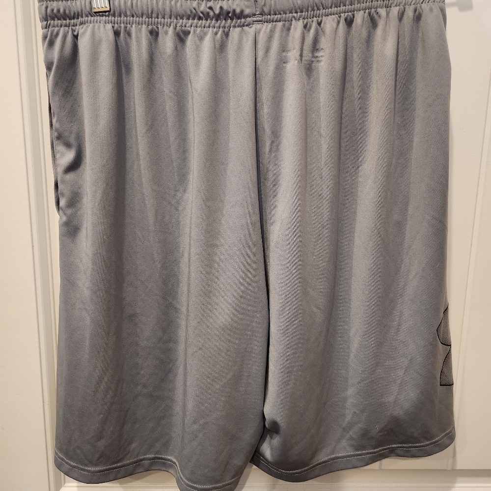 Under Armour Men’s Gray Athletic Shorts Size Large